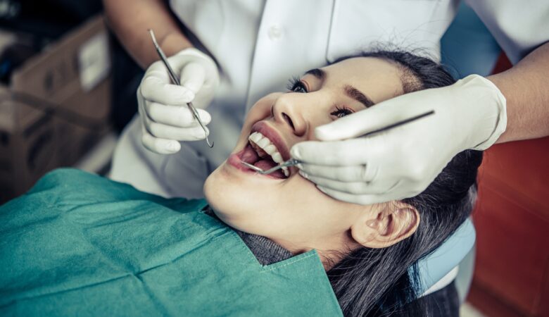 Πώς λειτουργούν τα οδοντικά σφραγιστικά και ποιος είναι ο ρόλος τους στην πρόληψη της τερηδόνας;